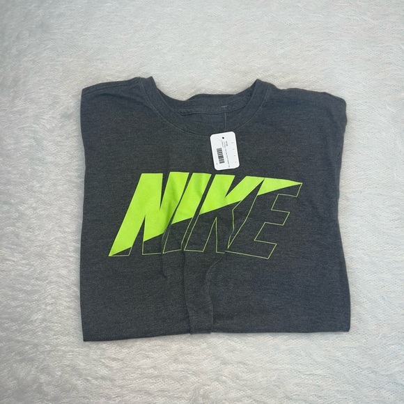 Nike 🥳 2/$15 OR 3/$20 🥳 Grey Sporty Green Athletic Cut Tee - Picture 1 of 6